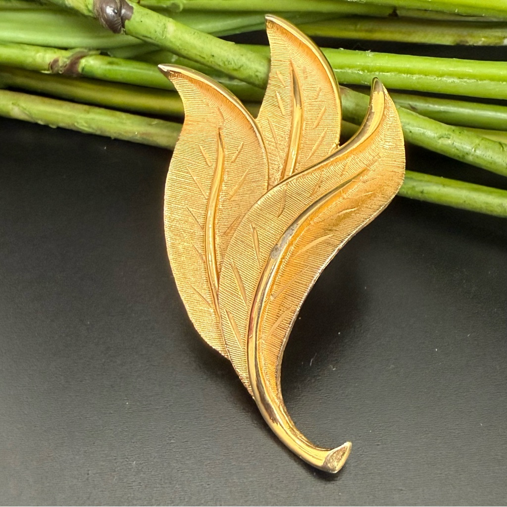 Vintage Kramer Gold-Tone Leaf Brooch 21.4g.